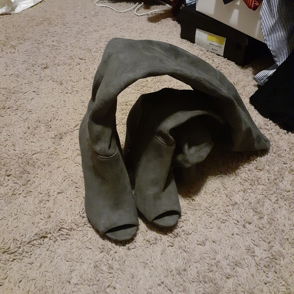 Gray knee open.toe boots - Picture 3 of 3